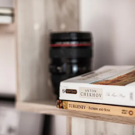 New White F Next To Forest The Gondola Апартамент