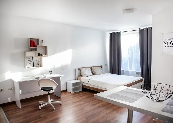 New White F Next To Forest The Gondola 公寓