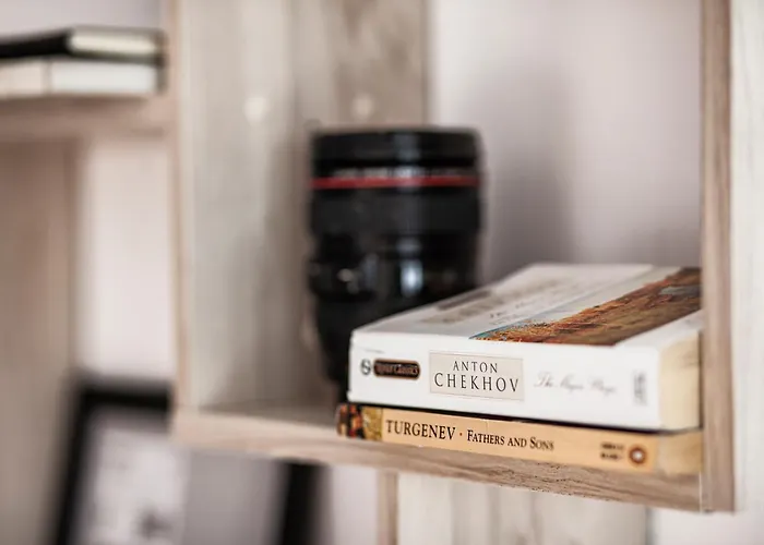 New White F Next To Forest The Gondola 公寓